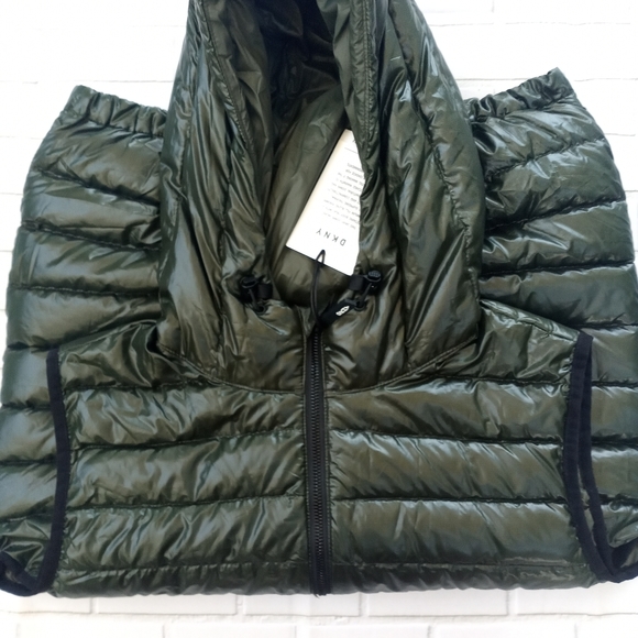 NWT DKNY Men’s Hooded Vest Jacket Puffer Sleeveless Size Small Green. - Picture 3 of 13